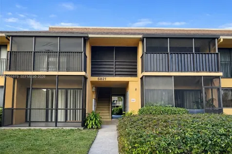 5821 Washington Street Hollywood FL 33023