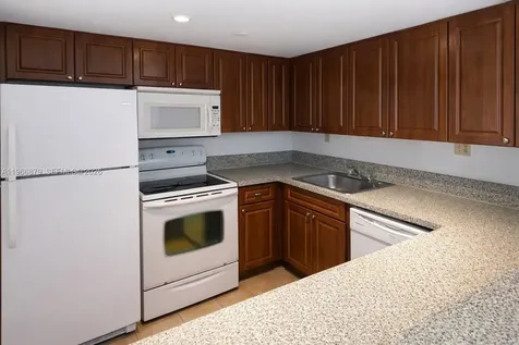 5821 Washington Street Hollywood FL 33023