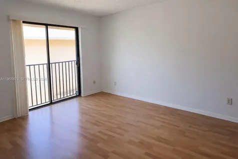 5821 Washington Street Hollywood FL 33023