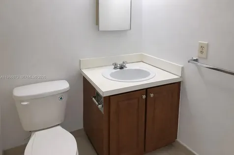 5821 Washington Street Hollywood FL 33023