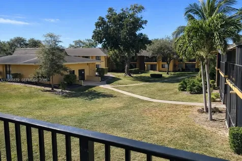 5821 Washington Street Hollywood FL 33023