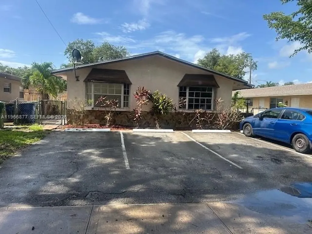 31 SW 8th Court Hallandale Beach FL 33009