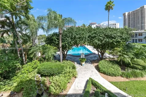 255 W 24th Street Miami Beach FL 33140