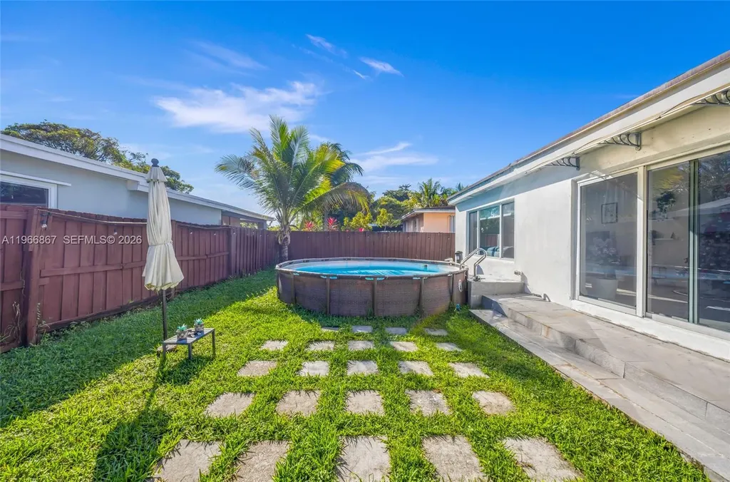 907 N Park Road Hollywood FL 33021