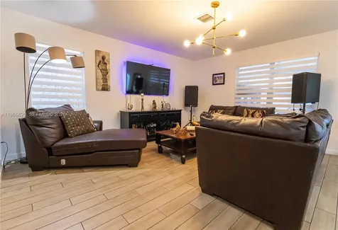 613 NE 5th Way Florida City FL 33034