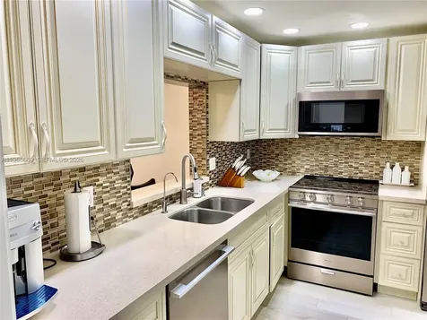 619 NE 14th Avenue Hallandale Beach FL 33009