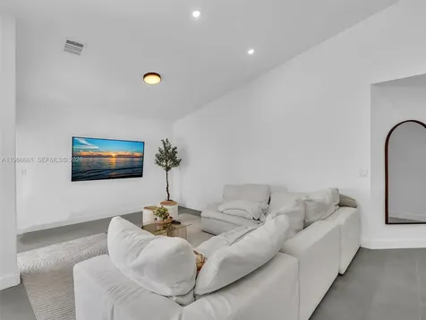 4962 SW 32nd Way Hollywood FL 33312