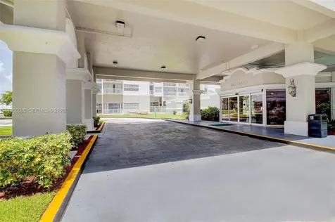 18031 Biscayne Boulevard Aventura FL 33160