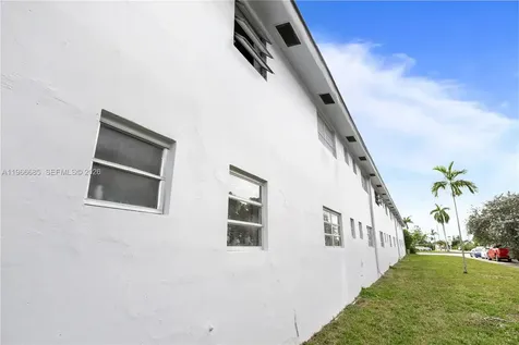 10375-35-55 SW 40th Street Miami FL 33165