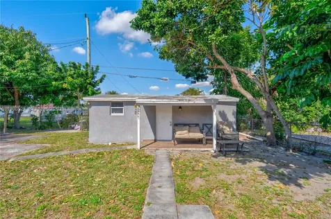 1271 NE 211th Street Miami FL 33179