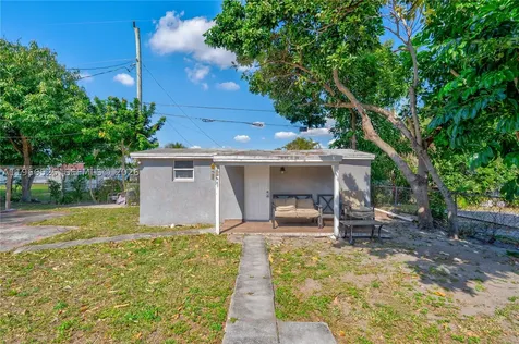 1271 NE 211th Street Miami FL 33179