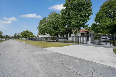 65 NW 118th Street Miami FL 33168