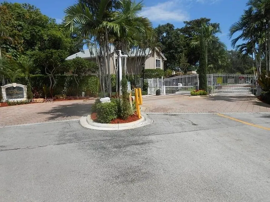 128 Laurel Road Hollywood FL 33021