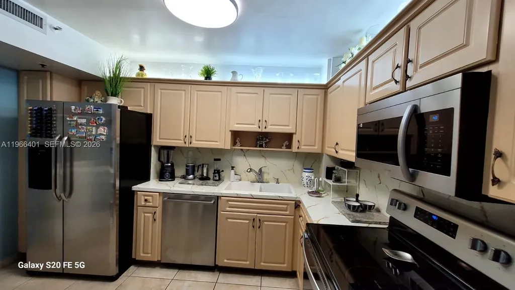 4001 Hillcrest Drive Hollywood FL 33021