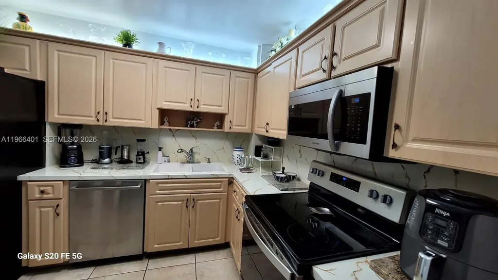 4001 Hillcrest Drive Hollywood FL 33021
