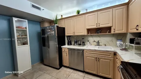 4001 Hillcrest Drive Hollywood FL 33021