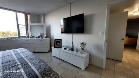 4001 Hillcrest Drive Hollywood FL 33021