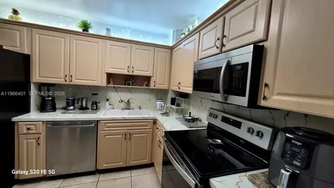 4001 Hillcrest Drive Hollywood FL 33021