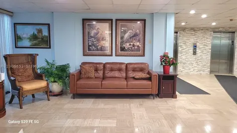4001 Hillcrest Drive Hollywood FL 33021