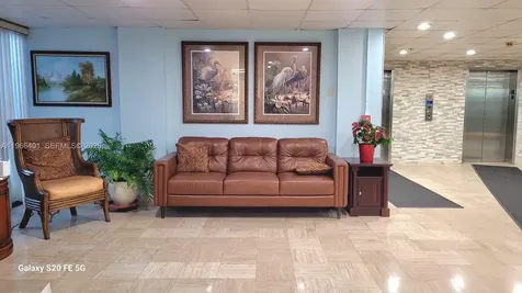 4001 Hillcrest Drive Hollywood FL 33021