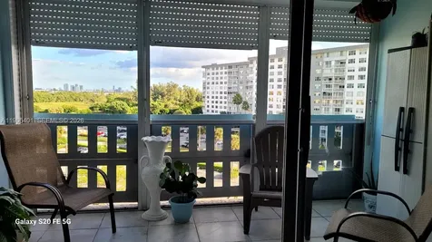 4001 Hillcrest Drive Hollywood FL 33021
