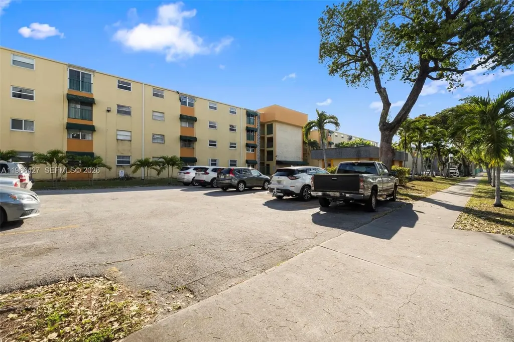 606 W 81st Street Hialeah FL 33014