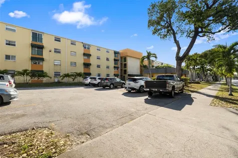 606 W 81st Street Hialeah FL 33014