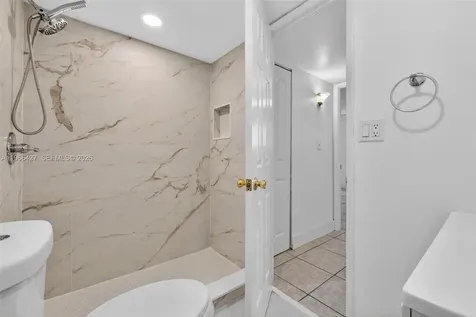 606 W 81st Street Hialeah FL 33014