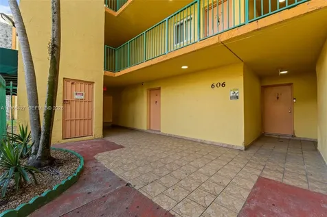 606 W 81st Street Hialeah FL 33014