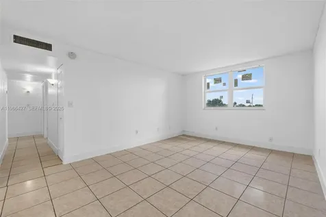 606 W 81st Street Hialeah FL 33014