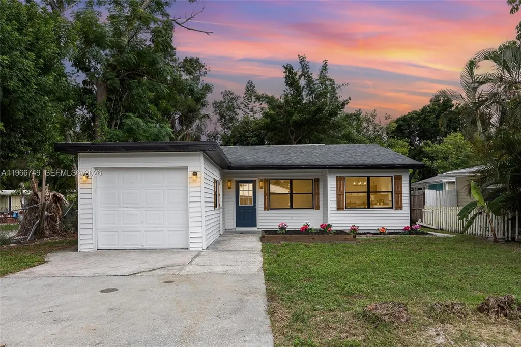2916 Hawthorne Street Sarasota FL 34239