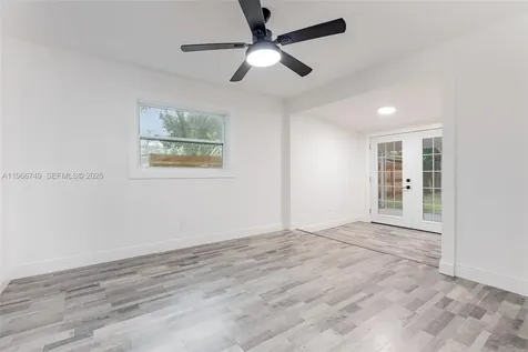 2916 Hawthorne Street Sarasota FL 34239