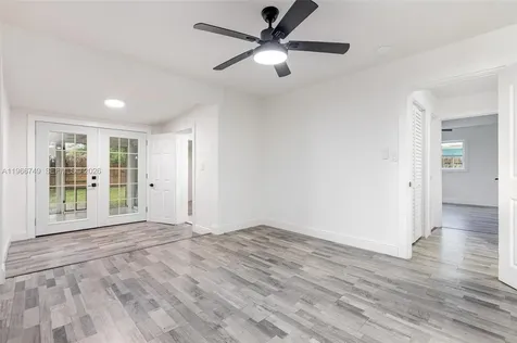 2916 Hawthorne Street Sarasota FL 34239