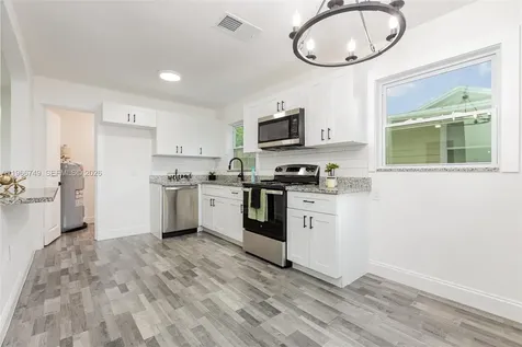 2916 Hawthorne Street Sarasota FL 34239