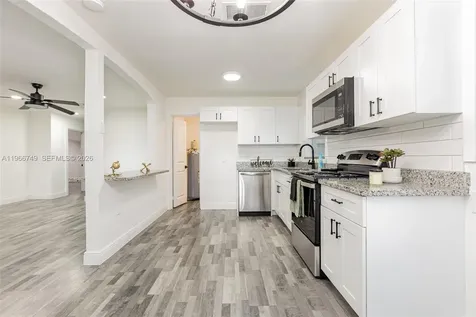 2916 Hawthorne Street Sarasota FL 34239