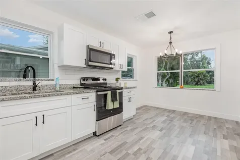 2916 Hawthorne Street Sarasota FL 34239