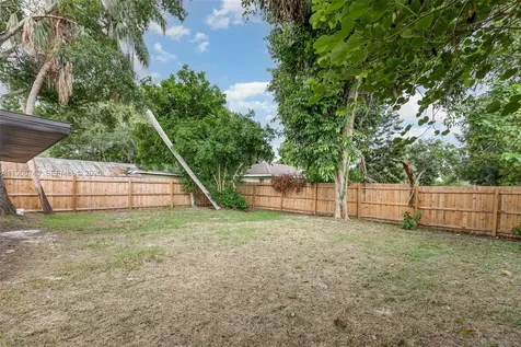 2916 Hawthorne Street Sarasota FL 34239