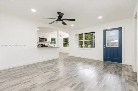 2916 Hawthorne Street Sarasota FL 34239