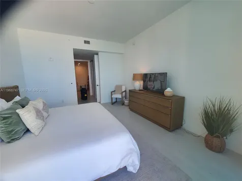 17550 Collins Sunny Isles Beach FL 33160