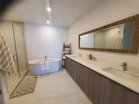 17550 Collins Sunny Isles Beach FL 33160