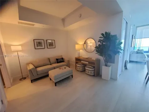 17550 Collins Sunny Isles Beach FL 33160