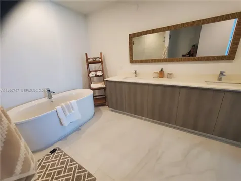 17550 Collins Sunny Isles Beach FL 33160