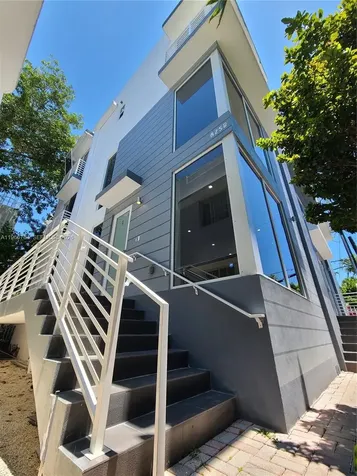 825 Michigan Avenue Miami Beach FL 33139