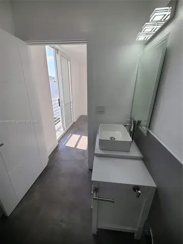 825 Michigan Avenue Miami Beach FL 33139
