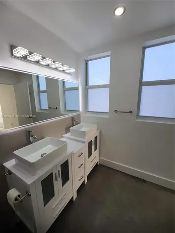 825 Michigan Avenue Miami Beach FL 33139
