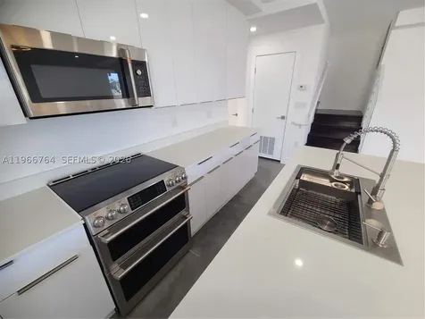 825 Michigan Avenue Miami Beach FL 33139