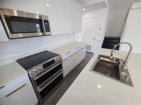 825 Michigan Avenue Miami Beach FL 33139