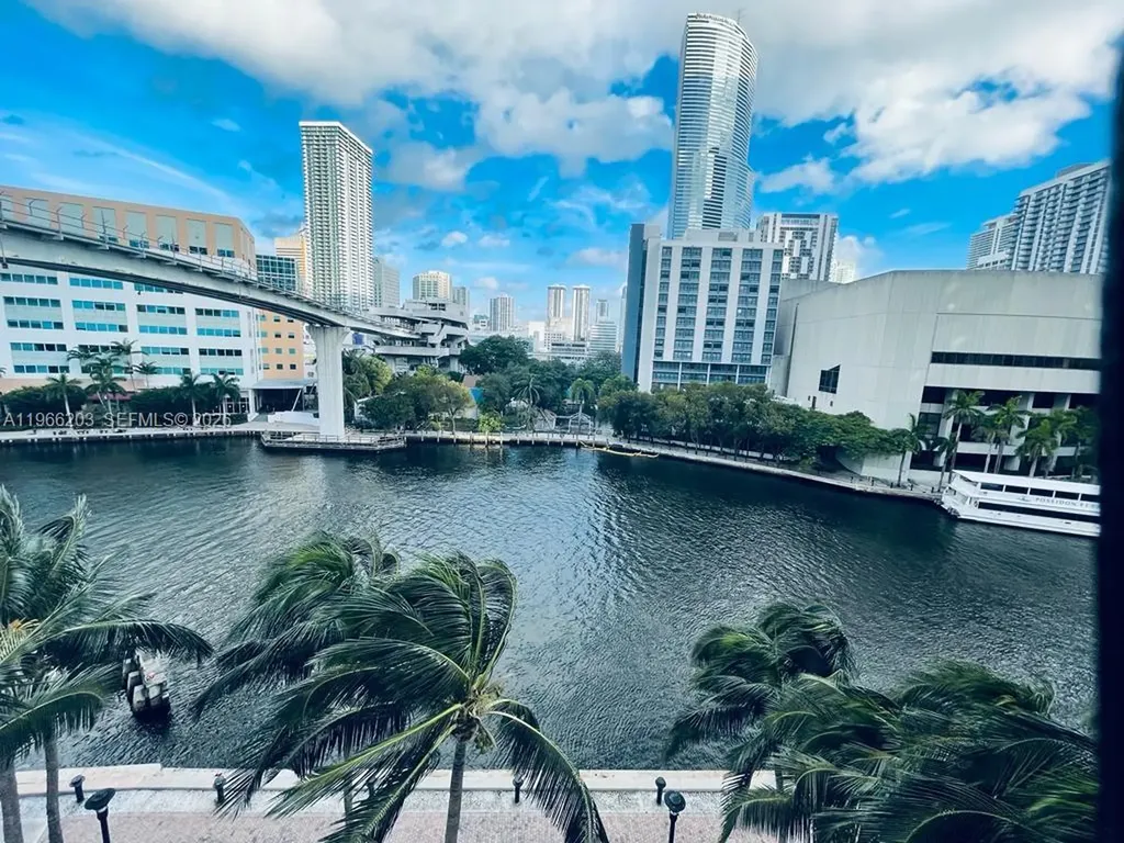 31 SE 5th Street Miami FL 33131