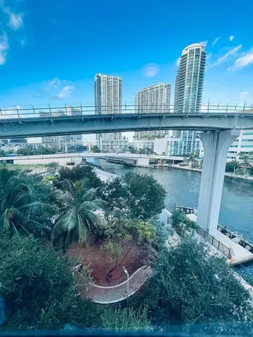 31 SE 5th Street Miami FL 33131