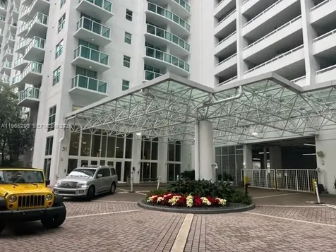 31 SE 5th Street Miami FL 33131